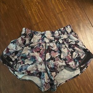 Lululemon Size 0 Floral Women's Hotty-Hot low rise 2.5